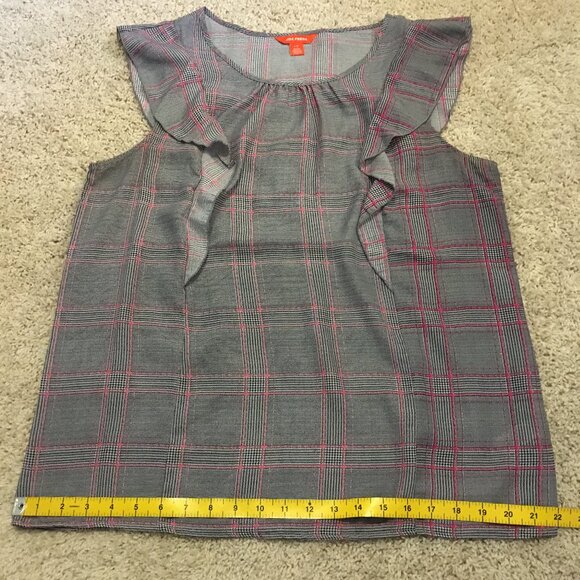 Plaid & Puppytooth Ruffled Sleeveless Blouse - Picture 13 of 14